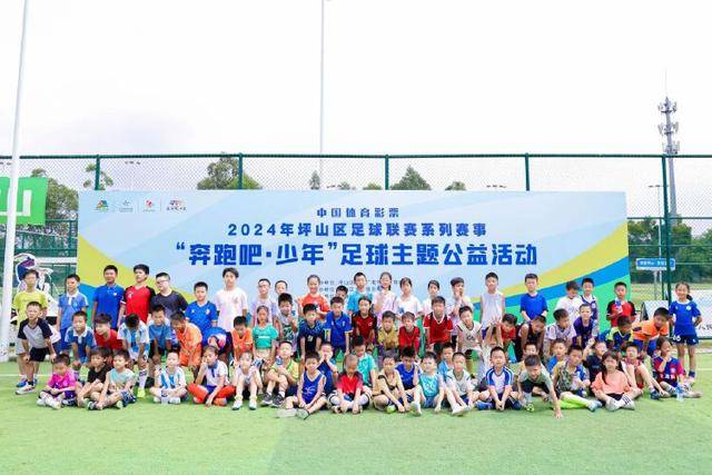 梅西再接受残疾记者采访：19美洲杯是转折点，与大家并肩作战很棒